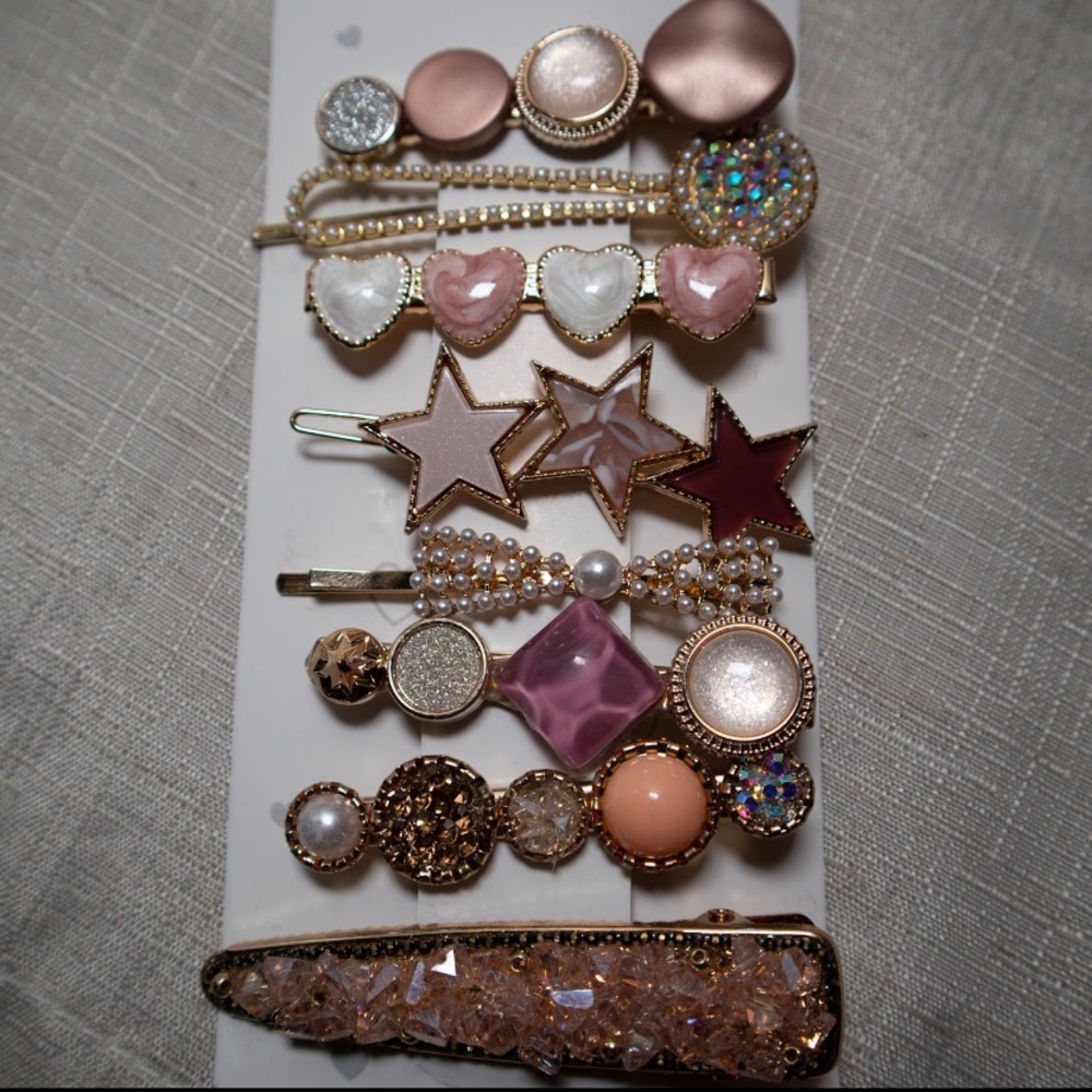𤩠8 PACK - Bedazzled Hair Clips! - Picture 2 of 3